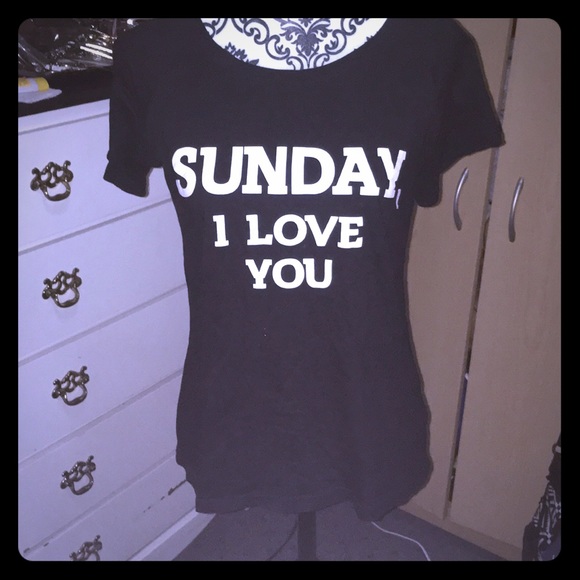 Tops - Sundays are thee one to look forward to! ☀️